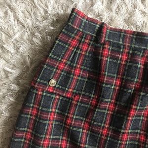 Adorable vintage knee length plaid skirt